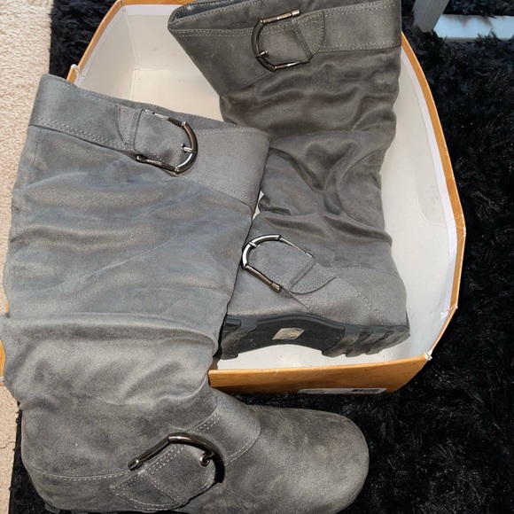 Gray knee-high boots - Picture 5 of 8